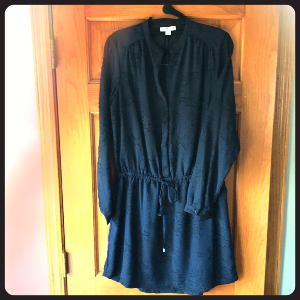 Lined lace dress. Navy